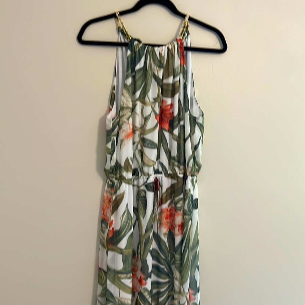 CONNECTED jus like us!l This dress is purring with tropical 🌴 vibes! Size 12!